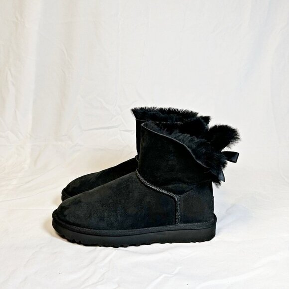 Ugg Mini Bailey Bow Black Sheepskin Booties Ankle Boots~7~ - Picture 3 of 6